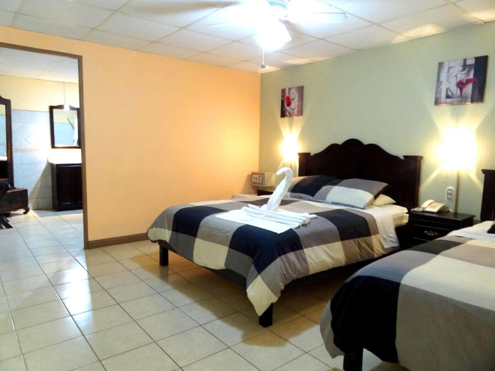 Hotel Eskalima Alajuela Buitenkant foto
