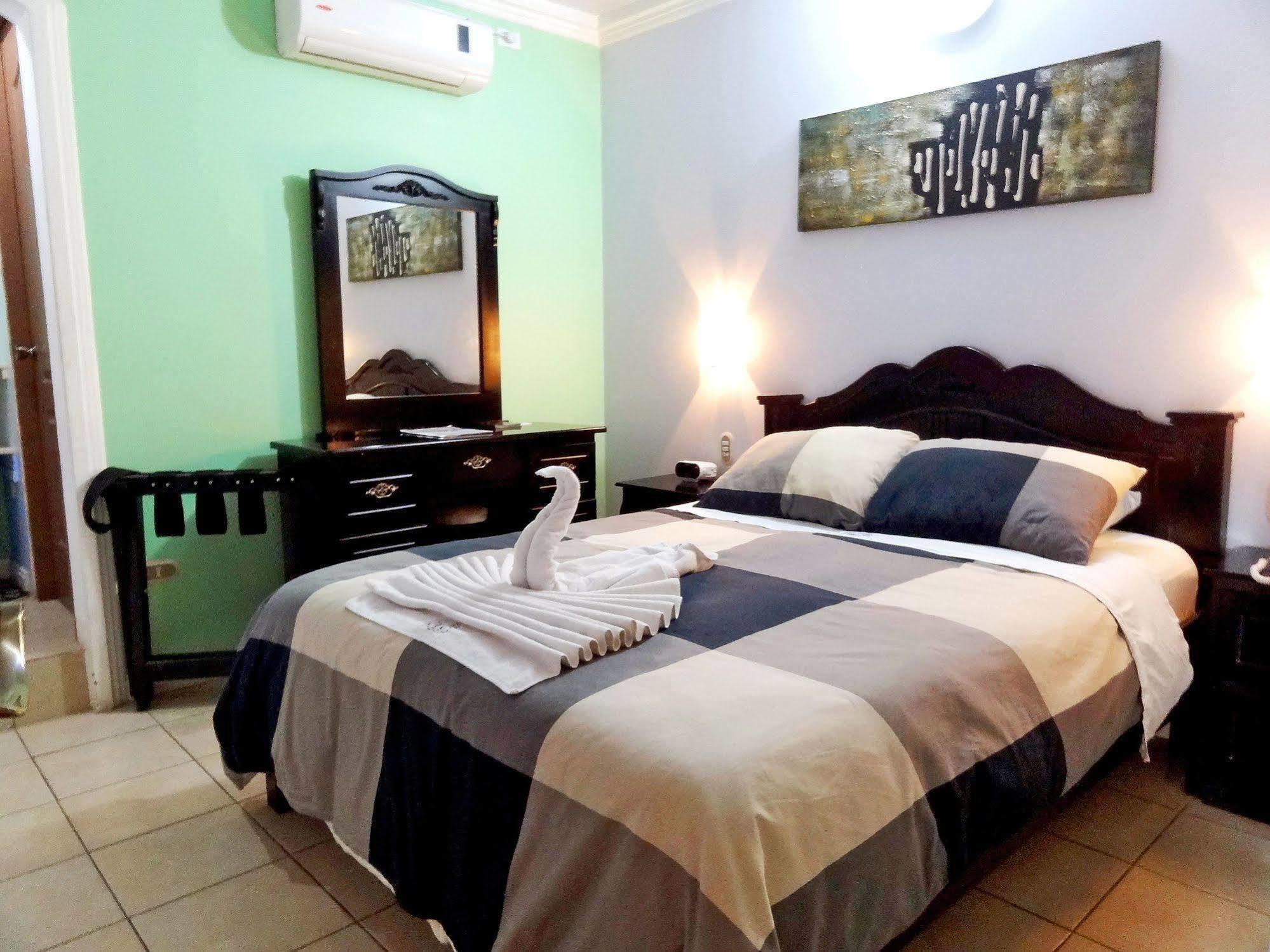 Hotel Eskalima Alajuela Buitenkant foto